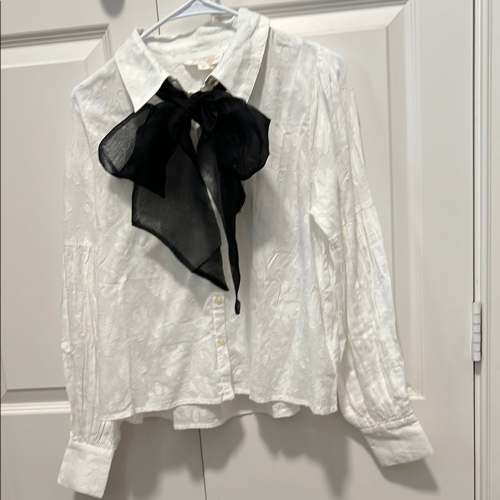 Forever That Girl White Blouse with Black Bow — New with Tag — MP